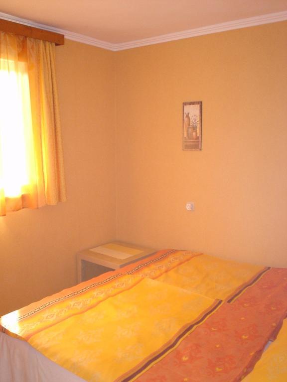 Oeroekzoeld Apartmanok Balatonfenyves Rom bilde