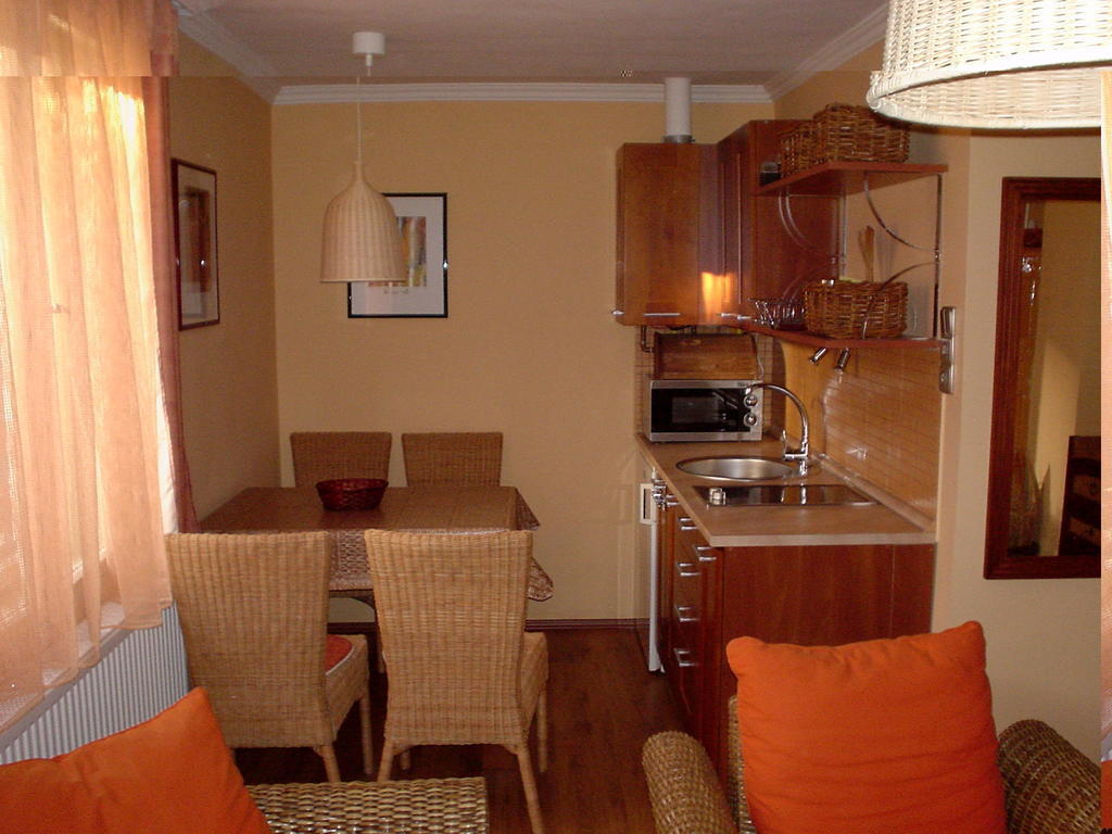 Oeroekzoeld Apartmanok Balatonfenyves Rom bilde